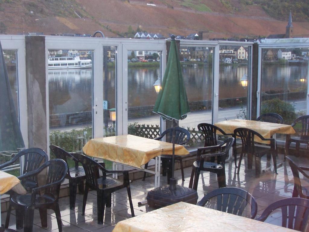Hotel Panoramacafe Kattenes Exterior photo